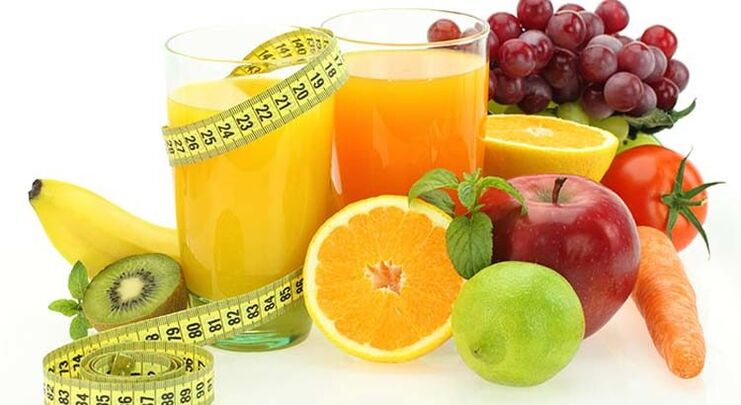 میوه ها، سبزیجات و آب میوه ها برای کاهش وزن در رژیم غذایی مورد علاقه. 